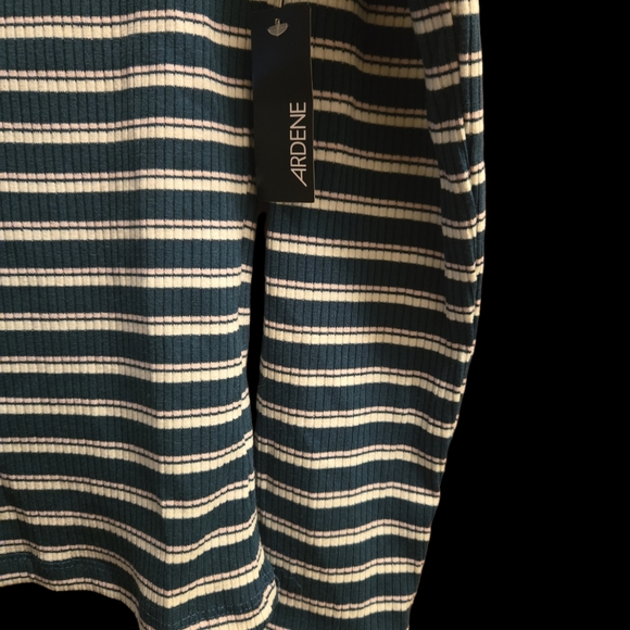 Ardene Crew Neck - Picture 2 of 3